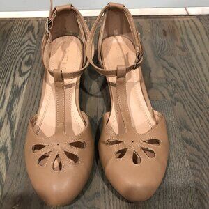 Chase + Chloe Tan Heels